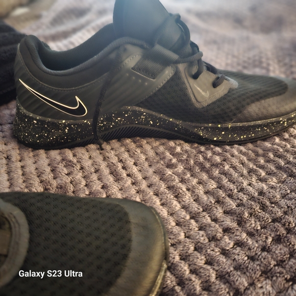 Nike Kids Black and Gray Sneakers - Picture 8 of 13